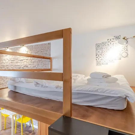 Cosy With Mezzanine By Bookinghost Apartment
