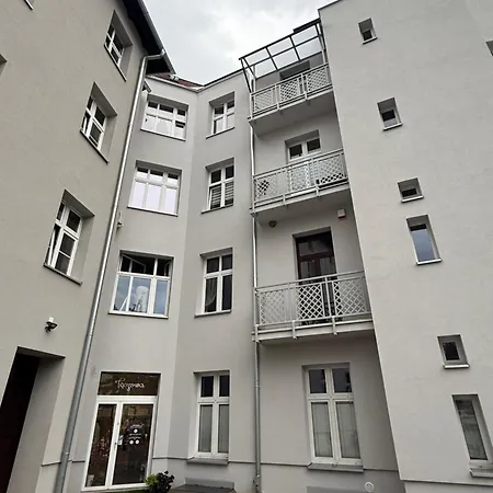 Апартаменти Cosy With Mezzanine By Bookinghost *